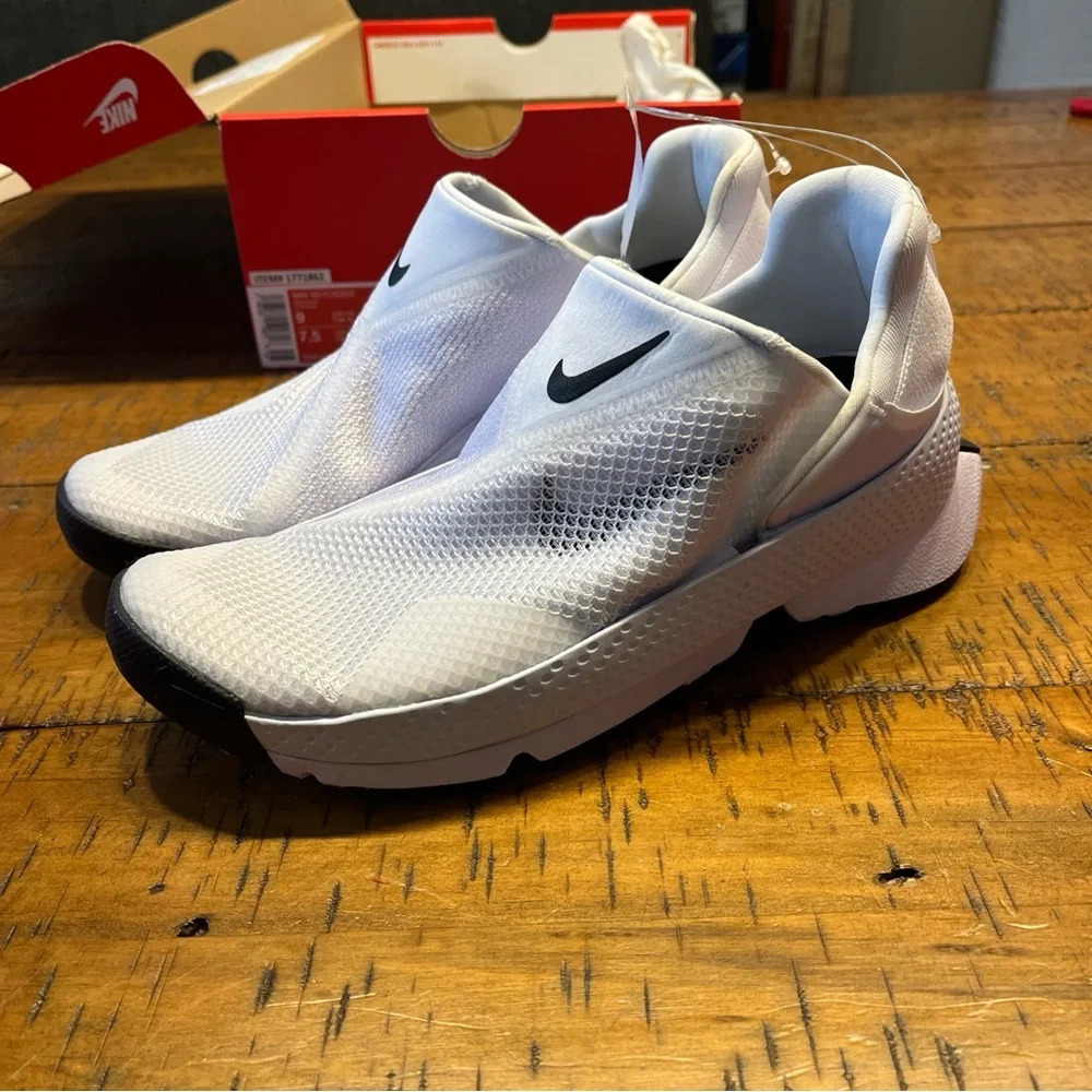 NWT NIKE Go FlyEase Easy On/Off Shoes White/Black